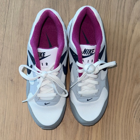 Nike AirMax Correlate Sneakers with Fuchsia Highlights 8.5 - Picture 4 of 9